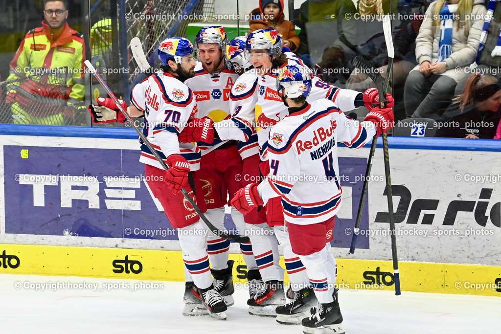 EC IDM WÄRMEPUMPEN VSV vs. EC Red Bull Salzburg | #70 Nissner Benjamin EC Redbull Salzburg, #4 Nienhuis Nash EC Redbull Salzburg, #3 Schneider Peter EC Redbull Salzburg, EC IDM WÄRMEPUMPEN VSV vs. EC Red Bull Salzburg, EC IDM WÄRMEPUMPEN VSV vs. EC Red Bull Salzburg am 17.01.2025 in Villach (Stadthalle Villach), Austria, (Photo by Bernd Stefan)