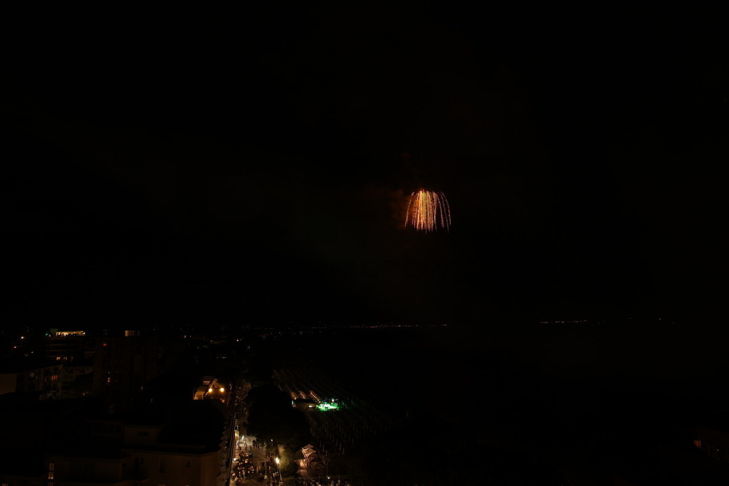 Ferragosto Fireworks in Grado, Italy | GRADO, ITALY, 15.AUG.26 - FIREWORKS - Ferragosto fireworks over the Adriatic Sea in Grado, Italy. Colorful fireworks light up the night sky above the beach, coastline and waterfront during the traditional summer celebration. - Realisiert mit Pictrs.com
