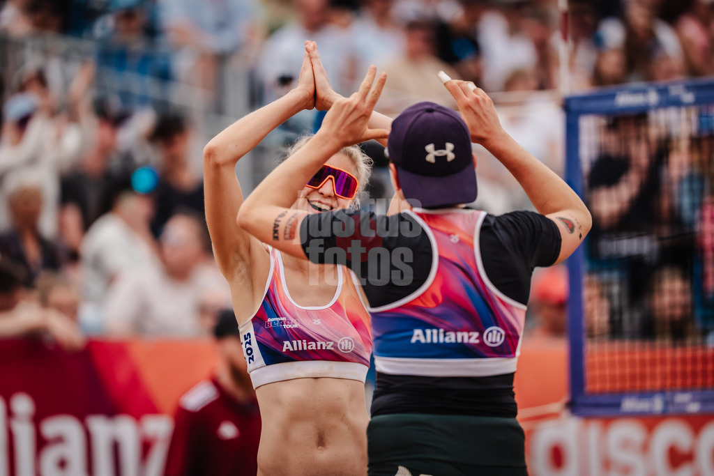 Beachvolleyball | Frauen | Allianz German Beach Tour 2025 | Tourstop Hamburg | 01.06.2025 | v.l. Nele Barber und Melanie Gernert jubeln