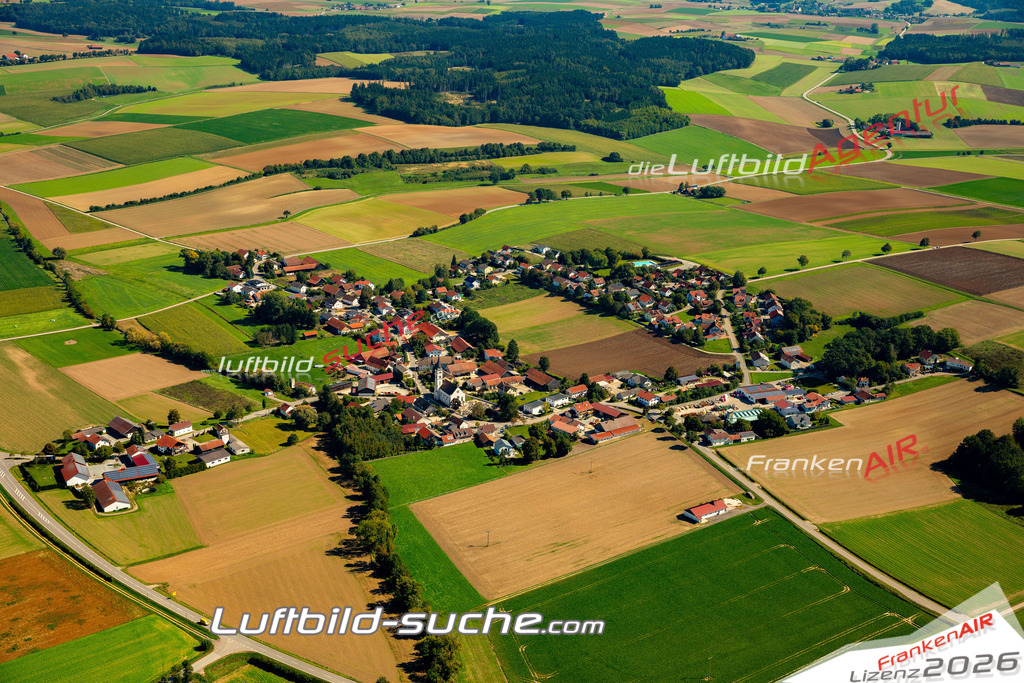 Das Luftbild zeigt : Puchhausen Mengkofen - Die Luftaufnahme wurde 2023 vom UL-Flugzeug aus erstellt ( keine Drohne ) - Hochauflösende Luftaufnahme - Für grossformatige Ausdrucke geeignet. Die Geschenkidee !Mit Lizenz und Bildrechte bestellbar