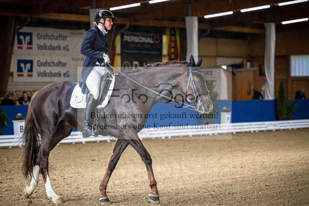 DOS_3068 | Entdecke hochwertige Reitturnierfotos von Foto Oger. Professionell, emotional und authentisch – jetzt Lieblingsmomente im Shop bestellen.Deutschlandweite Turnierfotografie. - Realisiert mit Pictrs.com