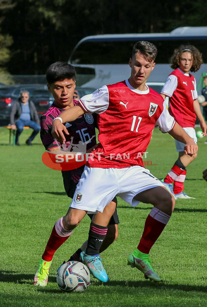 AUSTRIA U15 - MEXICO U15 | Jesus Torres (Mexico #16) KONSTANTIN ALEKSA (Austria #11) FABIAN SILBER (Austria #10) ; AUSTRIA U15 - MEXICO U15 am 29.04.2022 in Arnoldstein
(Sportplatz), AUSTRIA, (Photo by Ernst Krawagner sport-fan.at) - Realisiert mit Pictrs.com