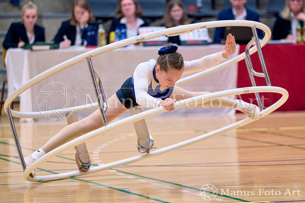 2024-11-09-3-D-DSC02070 | Professionelle Sportfotografie in Hamburg, Schleswig-Holstein und Niedersachsen – spezialisiert auf Rhönrad, Geräteturnen, Leistungsturnen und rhythmische Sportgymnastik. Bundesweite Begleitung von Rhönrad-Events. Jetzt Sport-Fotos - Realisiert mit Pictrs.com