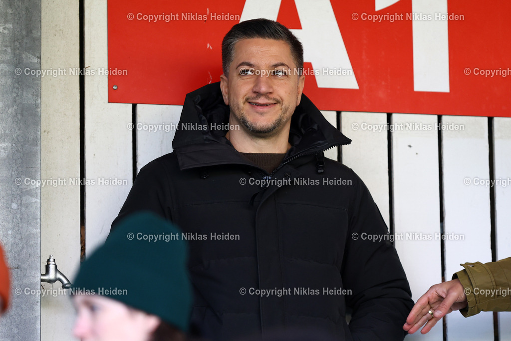 NH_FCStPauliU23_SVMeppen_RegionalligaNord_02112025 | Amir Shapourzadeh (Direktor Profifußball, FC Hansa Rostock)Fußball I Herren I Regionalliga Nord I Saison 2025-2026 I 17. Spieltag I FC St. Pauli U23 - SV Meppen I 02.11.2025 I Edmund-Plambeck-Stadion