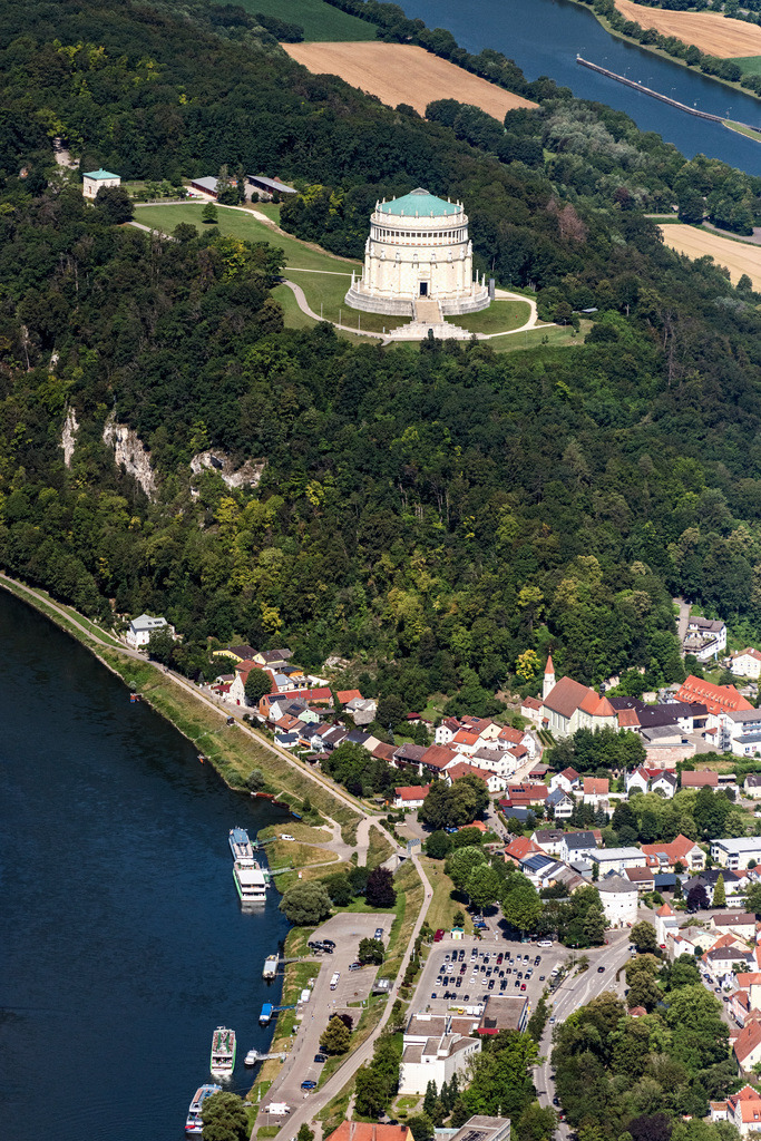 dr__0056739.jpg | KELHEIM 13.07.2020 Stadtansicht am Ufer des Flußverlaufes der Donau im Ortsteil Hohenpfahl in Kelheim im Bundesland Bayern, Deutschland. // City view on the river bank of the river Danube in the district Hohenpfahl in Kelheim in the state Bavaria, Germany. Foto: Daniel Reiter