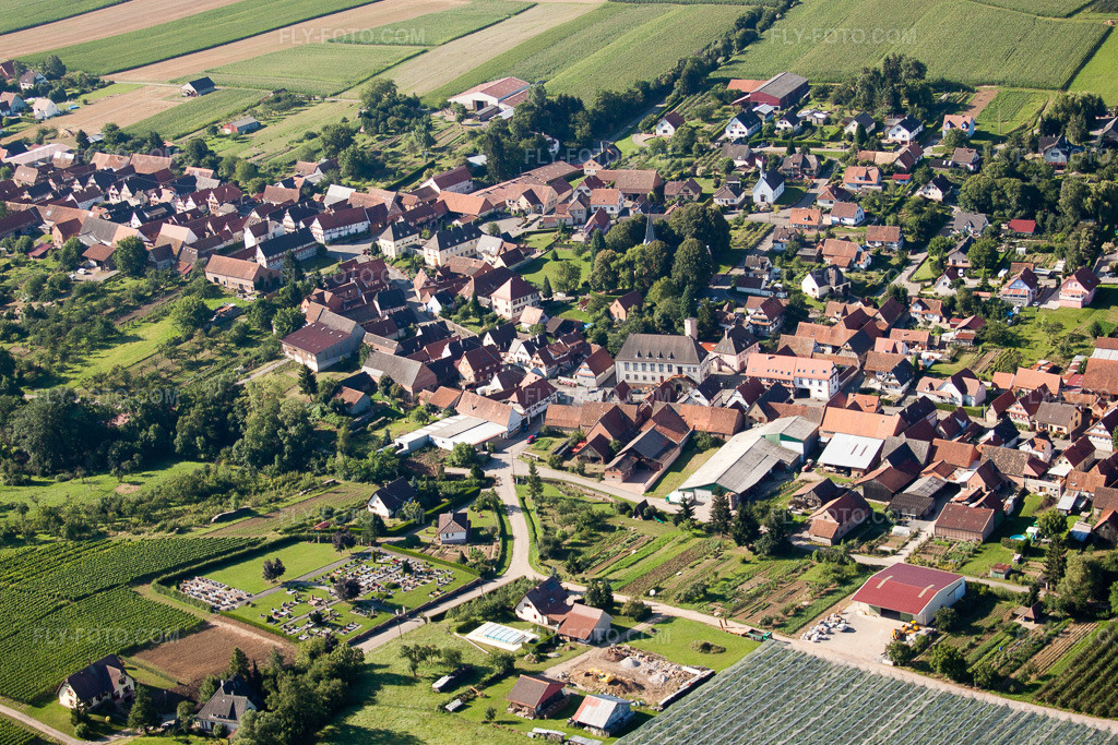 Aerial view: View of the town in Oberhoffen-lès-Wissembourg in the state Bas-Rhin, France.Photo: IMG_31108.jpg taken on 08/07/2010 by Werner Riehm/FLY-FOTO.comResolution of the original: 4250 x 2833 px