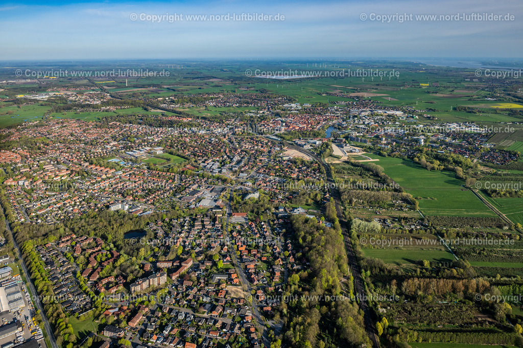 Stade_Campe_ELS_4527010523 | STADE 01.05.2023 Stadtgebiet mit Außenbezirken und Innenstadtbereich in Stade " Campe " im Bundesland Niedersachsen, Deutschland. // Urban area with outskirts and inner city area in Stade " Campe " in the state Lower Saxony, Germany. Foto: Martin Elsen