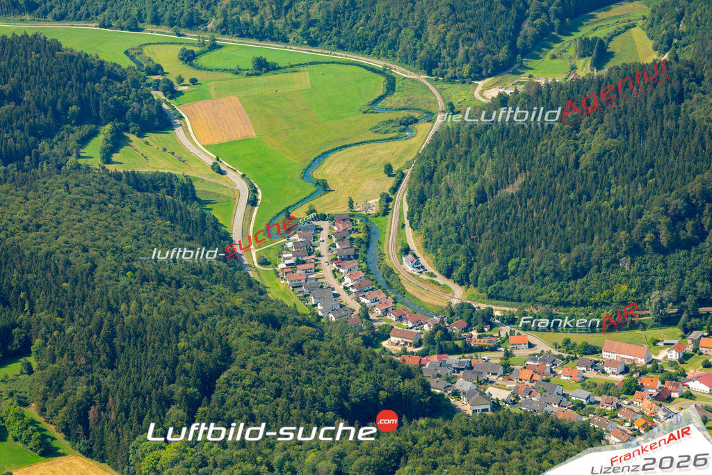 Das Luftbild zeigt :  Hettingen - Die Luftaufnahme wurde 2024 vom UL-Flugzeug aus erstellt ( keine Drohne ) - Hochauflösende Luftaufnahme - Für grossformatige Ausdrucke geeignet. Die Geschenkidee !Mit Lizenz und Bildrechte bestellbar
