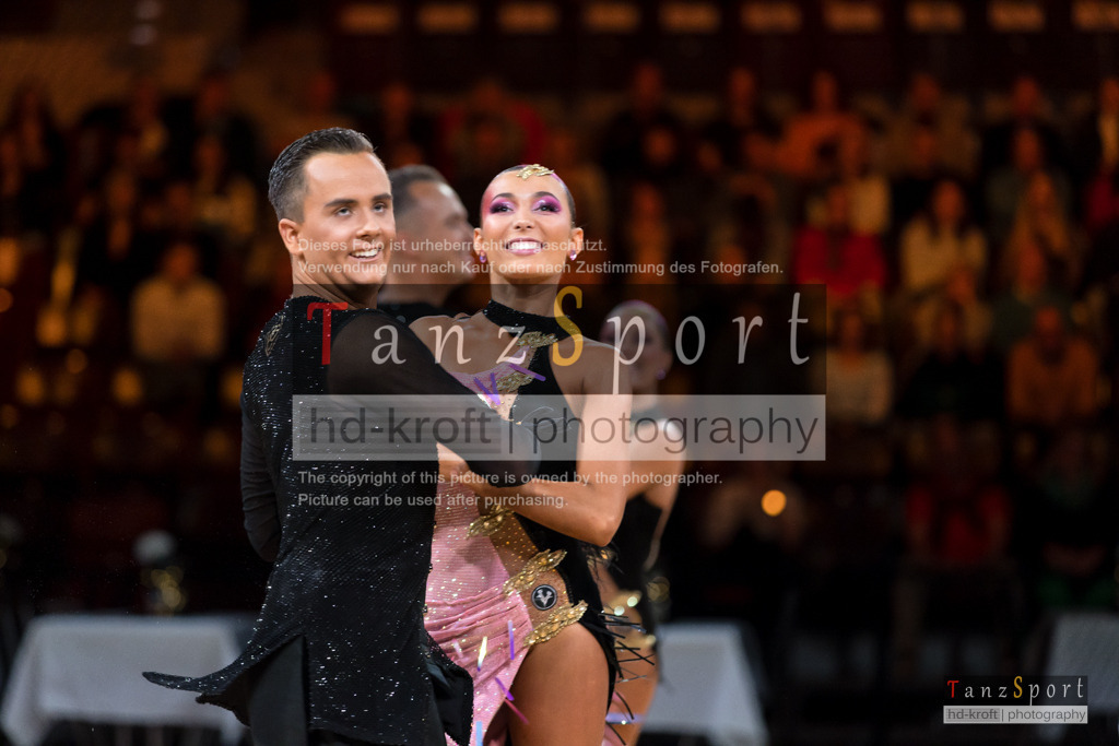 20241109_DM-Formationen_Vorrunde_0676 | Tanzsportbilder, Standardtanz, Lateintanz, WDSF, DTV, LTVB, dancecomp, goc, hessen tanzt, blaues band der spree, walzer, tango, wiener walzer, slowfox, quickstepp, samba, rumba, cha-cha-cha, paso doble. jive, hd-kroft photography, turniertanzsport