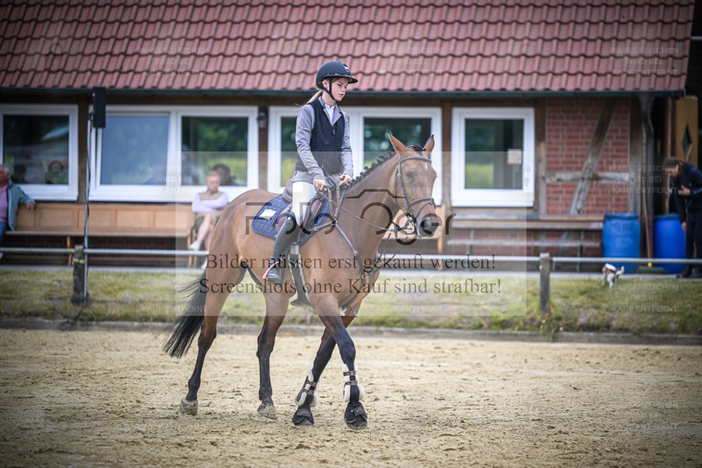 DOS_2142 | Entdecke hochwertige Reitturnierfotos von Foto Oger. Professionell, emotional und authentisch – jetzt Lieblingsmomente im Shop bestellen. - Realisiert mit Pictrs.com