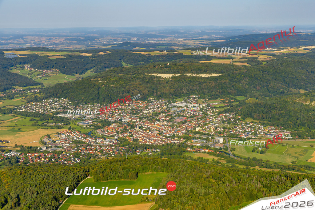 Das Luftbild zeigt :  Ebermannstadt - Die Luftaufnahme wurde 2024 vom UL-Flugzeug aus erstellt ( keine Drohne ) - Hochauflösende Luftaufnahme - Für grossformatige Ausdrucke geeignet. Die Geschenkidee !Mit Lizenz und Bildrechte bestellbar
