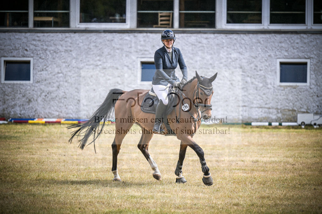 DOS_0594 | Entdecke hochwertige Reitturnierfotos von Foto Oger. Professionell, emotional und authentisch – jetzt Lieblingsmomente im Shop bestellen.Deutschlandweite Turnierfotografie. - Realisiert mit Pictrs.com