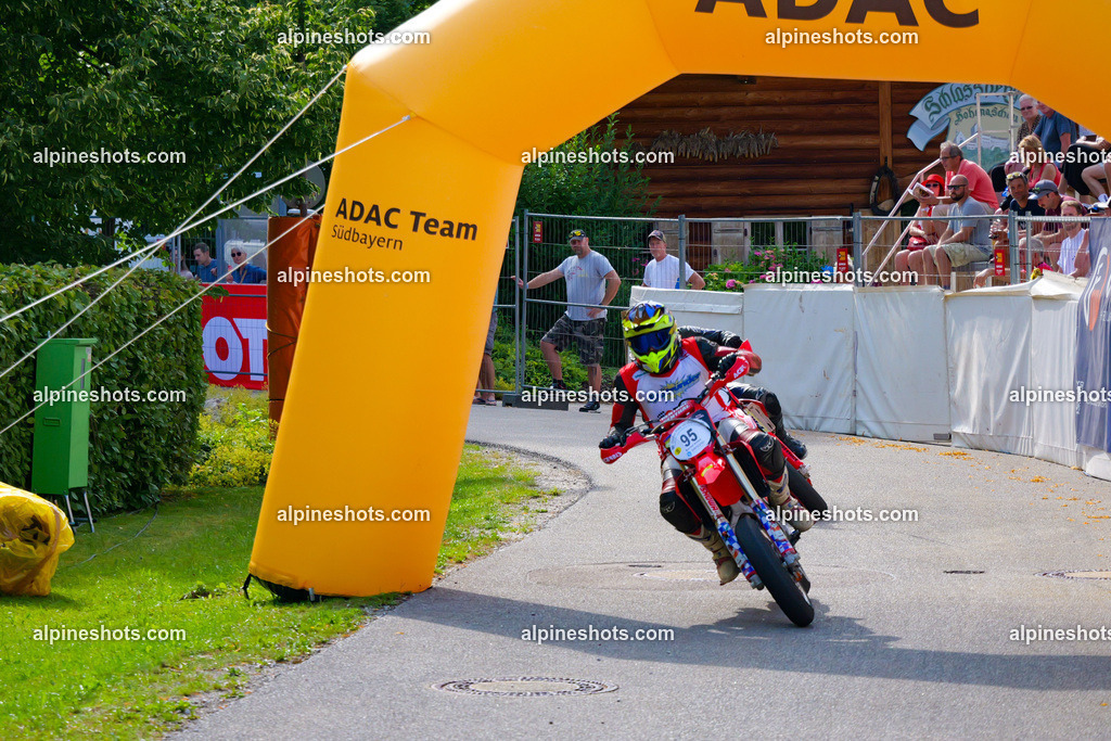 P1025604 | Erleben Sie atemberaubende, hochqualitative Fotos Ihrer Fahrt entlang der malerischen Alpenstraßen. Besuchen Sie alpineshots.com, um professionelle Aufnahmen Ihrer unvergesslichen Reise zu finden und zu kaufen - Realisiert mit Pictrs.com