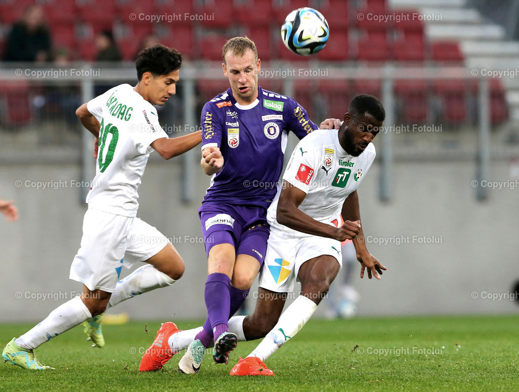 A_LUI_281023_03 | SPORT,FUSSBALL,ADMIRAL BUNDESLIGA AUSTRIA KLAGENFURT-WSG TIROL 28.10.2023IM BILD: OSARENKO OKUNGBOWA  (WSG) UND FLORIAN JARITZ (KLAGENGURT)FOTO: FOTOLUI