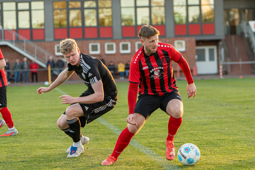 Fußball I Herren I Saison 2025-2026 I Bezirksliga Weser-Ems 4 I 23. Spieltag I TuS Frisia Goldenstedt - SW Osterfeine I 08356 | jns.sportfotos - Realisiert mit Pictrs.com