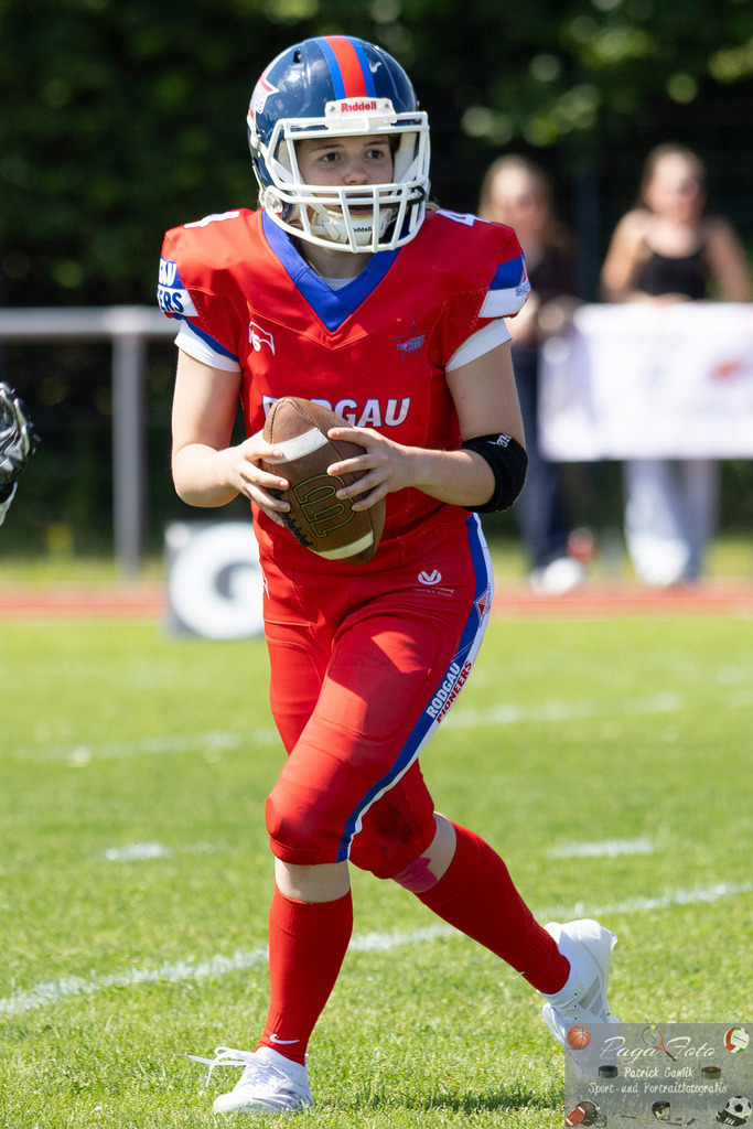 GFLW 1: German Football League Women 1: Rodgau Pioneers Ladies - Stuttgart Scorpions Sisters, 07.06.2026 | Lilly Veith (Rodgau Pioneers Ladies #4) mit dem Ball, Rodgau Pioneers Ladies - Stuttgart Scorpions Sisters, Rodgau, Maingau-Energie-Stadion "Am Weichsee", 7.6.2026 - Realisiert mit Pictrs.com