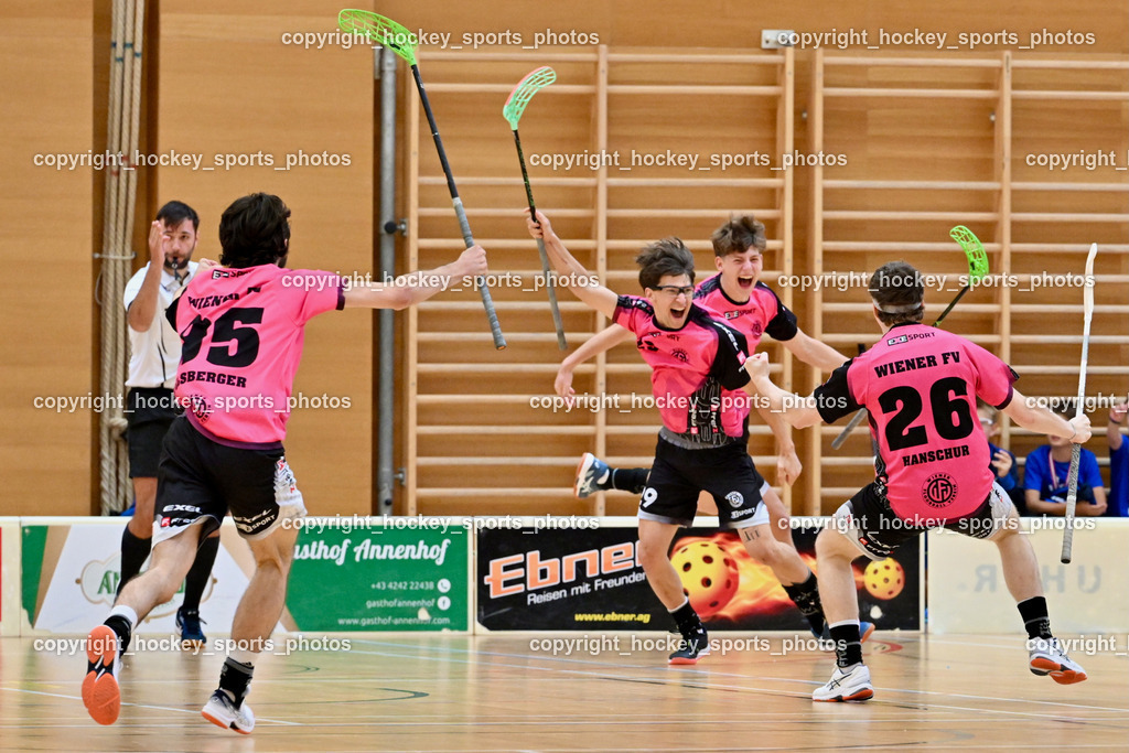 VSV Unihockey vs. Wiener Floorball Verein | #8 KUSCHER Maximilian Wiener Floorballverein, Jubel Wiener Floorballverein, #95 FELSBERGER Niklas Wiener Floorballverein, #26 Alexander Hanschur Wiener Floorballverin, #29 Jonas-Justus Dopona Wiener Floorballverein, VSV Unihockey vs. Wiener Floorball Verein, VSV Unihockey vs. Wiener Floorball Verein am 18.05.2025 in Villach (Ballspielhalle St. Martin), Austria, (Photo by Bernd Stefan)