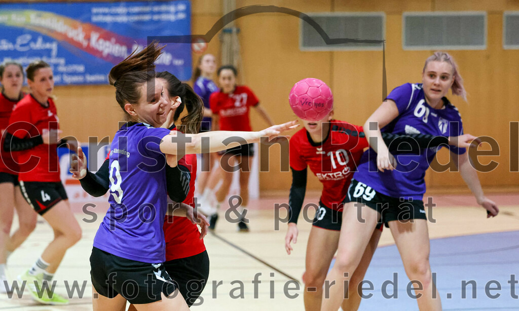 2022-11-05_065_SpVgg_Altenerding_gegen_SpVgg_Erdweg | Erding, Deutschland, 05.11.2022:
Handball, Bezirksoberliga Frauen Altbayern 2022 / 2023, 3. Spieltag, SpVgg Altenerding gegen SpVgg Erdweg, Endergebnis: 27:16

Julia Kranich (SpVgg Altenerding, #9), Anna Wallner (SpVgg Erdweg, #6), Christina Baumann (SpVgg Erdweg, #10), Selina Becker (SpVgg Altenerding, #69)

Foto: Christian Riedel / fotografie-riedel.net