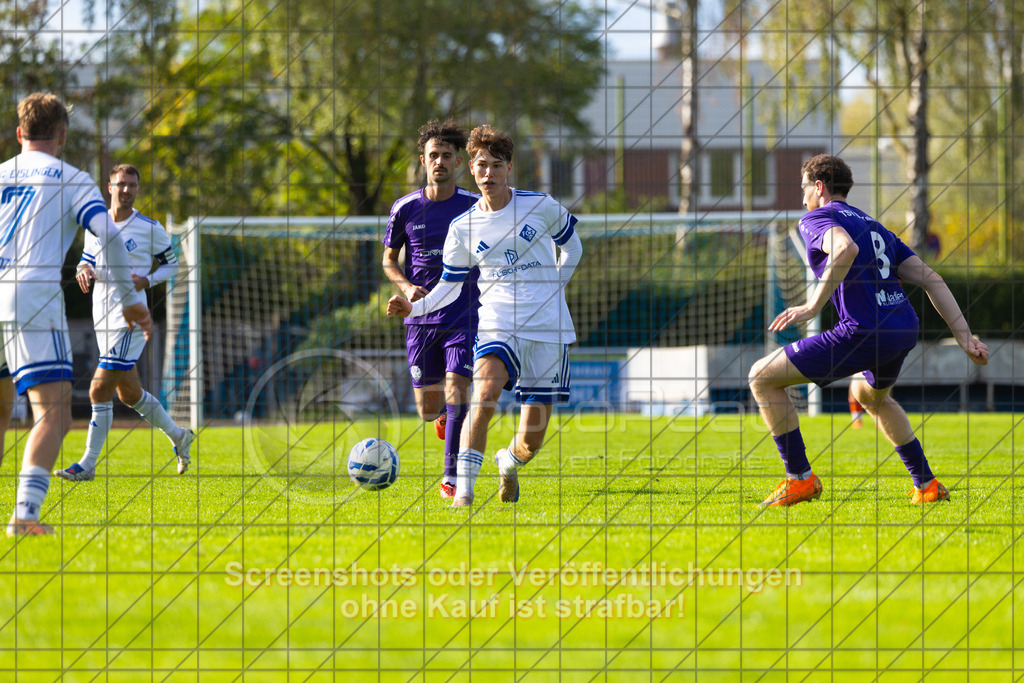 20261010_160213_0346_(c)_by_PhotoPeet | #,1.FC Eislingen (weiß) vs. TSV Bernhausen (lila), Fussball, Landesliga 2 - wfv, 11. Spieltag, Saison 2026/2027, Rasenplatz, Eichbachstation, Haldenstraße, 73054 Eislingen, 10.10.2026 - 15:30 Uhr,Foto: PhotoPeet / Sport- &amp; Eventfotografie / Peter Harich