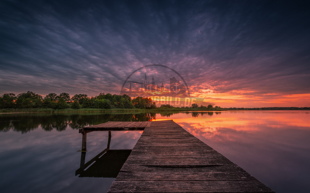 Steg Gallin Sunset2 | Exklusive Hamburg collagen, tolle Segelbilder und viele weitere tolle Motive auf Leinwand, Poster, Alu-Dibond, u.v.m. findet Ihr bei uns auf hamburgbild.de. Findet Euer Wandbild für Euer Zuhause, Büro oder die  Praxis…. - Realisiert mit Pictrs.com