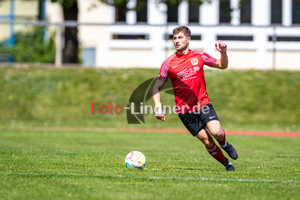 TSV Peißenberg vs Lenggrieser SC | Abstiegs Qualifikationsrunde Kreisliga Gruppe C, TSV Peißenberg vs Lenggrieser SC, 20240504,
Thomas VOELKLE (TSVP 15) in Aktion,
2024-05-04 in Peißenberg (Sportplatz Peißenberg)
Thomas VOELKLE (TSVP 15)
Copyright: WolfgangxLindner www.foto-lindner.de