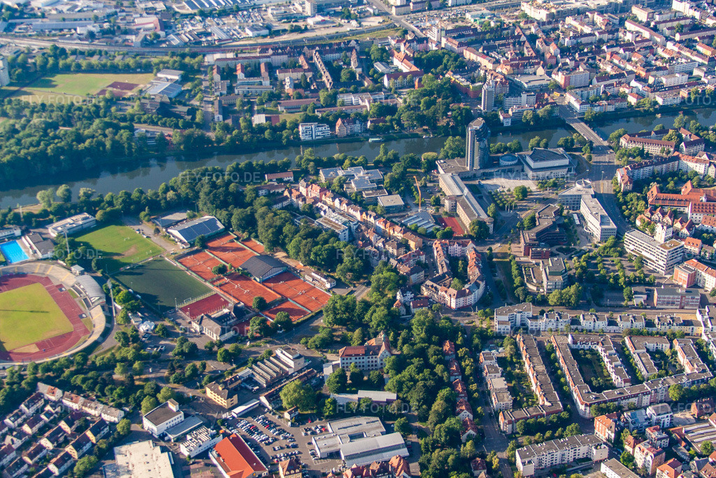 Luftbild: Kunstrasenplatz und Tennisplätze des Tennisklub SSV Ulm 1846 im Ortsteil Oststadt in Ulm im Bundesland Baden-Württemberg in Deutschland. Foto: IMG_67231.jpg vom 08.06.2014 durch Werner Riehm/FLY-FOTO.deTK SSV Ulm 1846