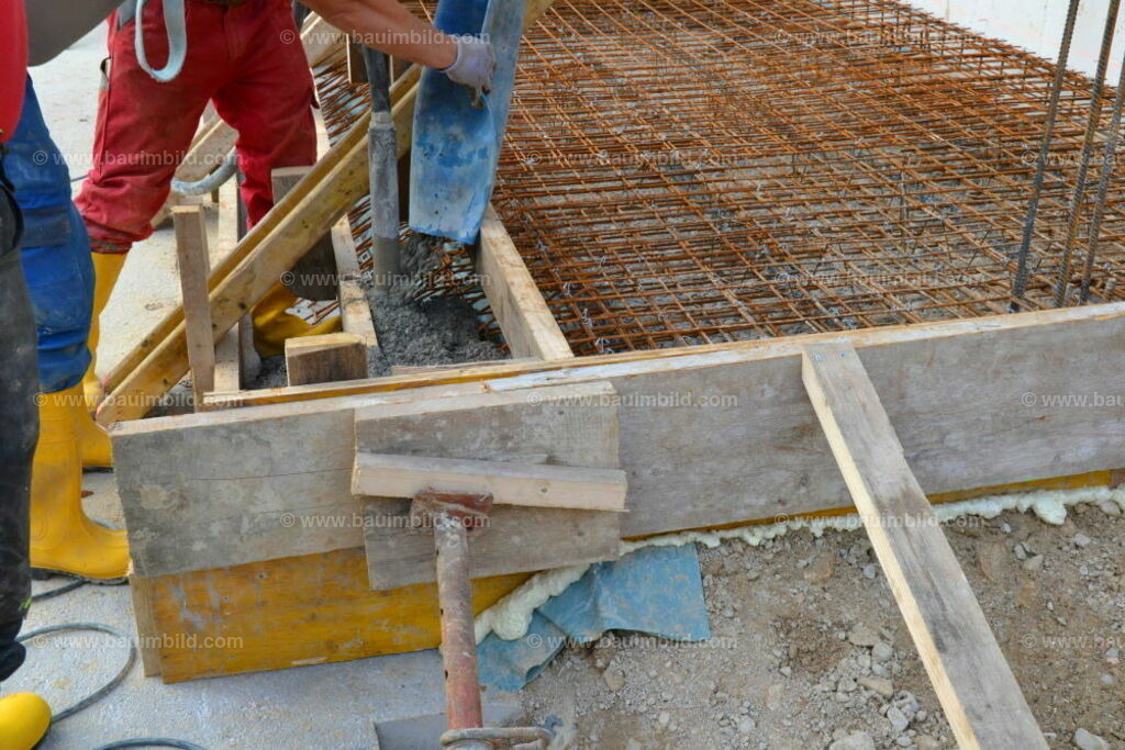 bib-lg04-betonarbeiten-0472 | Nach LV-Leistungsgruppen sortierte Detailfotos über den Bau eines Hauses. Alle Hausbau-Bilder direkt vom Urheber und Autor der Website Haus-Selber-Bauen.com