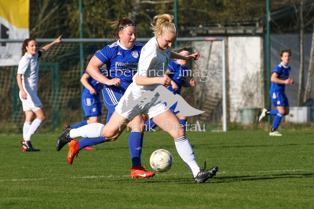 993T4329 | mitte li. Andrea Kurz