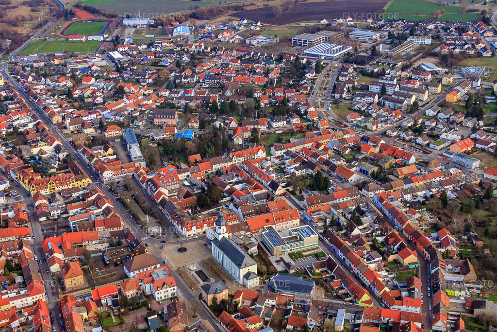 Luftbild: St. Maria, Stadtverwaltung Philippsburg und Marktplatz in Philippsburg im Bundesland Baden-Württemberg in Deutschland. Foto: IMG_48588.jpg vom 14.01.2012 durch Werner Riehm/FLY-FOTO.deWWW.KATH-PHILIPPSBURG.DE
