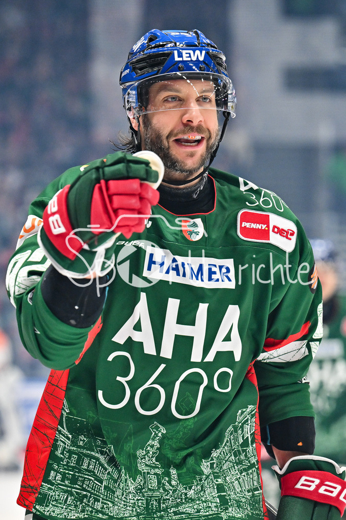 Augsburger Panther - Grizzlys Wolfsburg | AUGSBURG, GERMANY - 15. MARCH: jubel der Panther nach dem Treffer zum 1-0 durch Joseph CRAMAROSSA (Augsburger Panther 92) / Tor / Torschuetze / Freude / Happy während dem Match zwischen den Augsburger Panthern und den Grizzlys Wolfsburg am 52. Spieltag der Penny DEL im Curt Frenzel Stadion