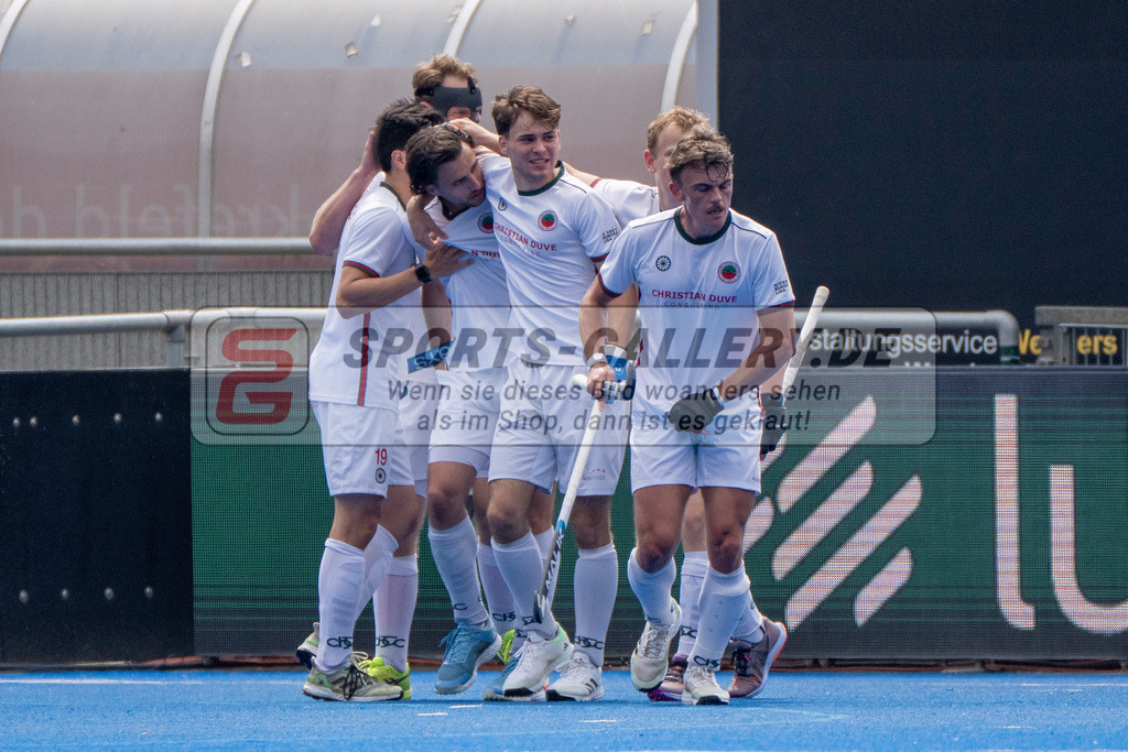 Final4_20250601-1437-HK108626 | Krefeld, Deutschland, 01.06.2025:  Feldhockey Final4 2025 – „Deutsche Feldhockey-Meisterschaften 2025“ Crefelder HTC - Rot-Weiss Köln (Finale Herren) im Gerd-Wellen-Hockeyanlage am 01.06.2025 in Krefeld, Deutschland. (Foto von Kramhöller/Fehrmann/Kaste)Krefeld, Germany, 01.06.2025: Feldhockey Final4 2025 – „Deutsche Feldhockey-Meisterschaften 2025“ Harvestehuder HTC - Düsseldorfer HC (Finale Damen) in Gerd-Wellen-Hockeyanlage at 01.06.2025 in Krefeld, Deutschland. (Foto from Kramhöller/Fehrmann/Kaste)