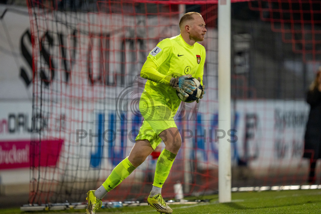 SG Sonnenhof Grossaspach vs. SSV Ulm 1846 Fussball, Fussball, WFV-Pokal, Viertelfinale, 01.04.2026 | Maximilian Reule (SG Sonnenhof Grossaspach, #01),SG Sonnenhof Grossaspach vs. SSV Ulm 1846 Fussball, Fussball, WFV-Pokal, Viertelfinale, 01.04.2026