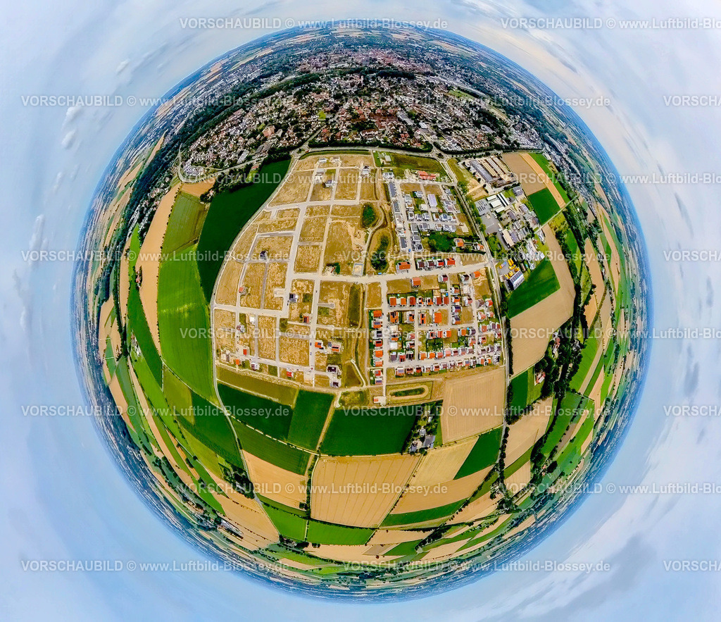 Soest240790056Baugebiet_NeuerSoesterNorden | Luftbild, Baugebiet Einfamilienhäuser Neuer Soester Norden zwischen Oestinghauser Landstraße und Weslarner Weg, Walburgerhofe, Erdkugel, Fisheye Aufnahme, Fischaugen Aufnahme, 360 Grad Aufnahme, tiny world, little planet, fisheye Bild, Walburger, Soest, Soester Börde, Nordrhein-Westfalen, Deutschland