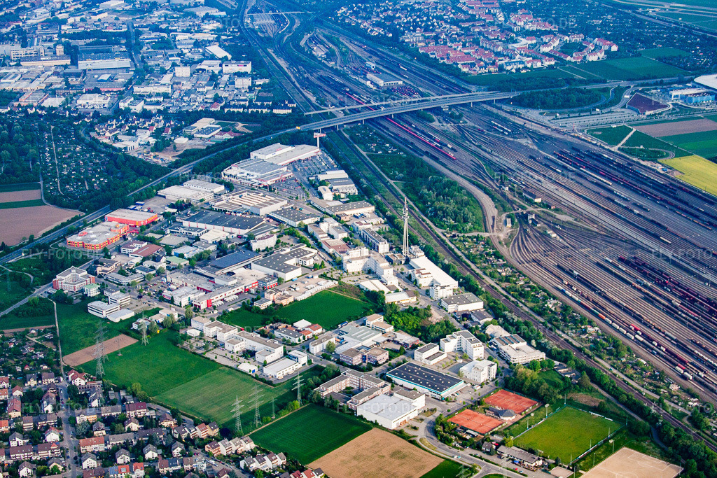 Luftbild: Industriegebiet Mallaustr im Ortsteil Rheinau in Mannheim im Bundesland Baden-Württemberg in Deutschland. Foto: IMG_40547.jpg vom 24.04.2011 durch Werner Riehm/FLY-FOTO.de