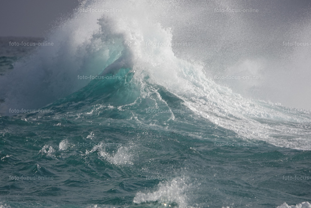 Wild waves | Atlantic breakwater