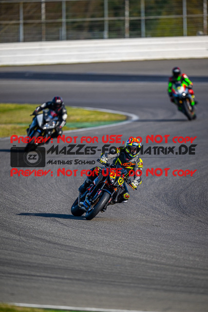 MaZZes_FotoMatrix_230410_1958 | WEISS