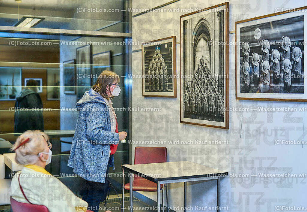 ALP2135_Buchvorstellung-Systemerhalter_Fellner Leo | (C)2023 FotoLois.com, Alois Spandl, Buchpräsentation 'Systemerhalter' von Leo Fellner, die Vernissage im Landesklinikum Melk musste kurzfristigst wegen zu großer Gefahr einer Corona-Infektion abgesagt werden, weshalb nur wenige Beuscher zur Präsentation erschienen sind (statt der angemeldeten 150 Personen), die Ausstellung im Landesklinikum kann noch bis Weihnachten einzeln oder in Kleingruppen besucht werden, Do 9. Nobember 2023.