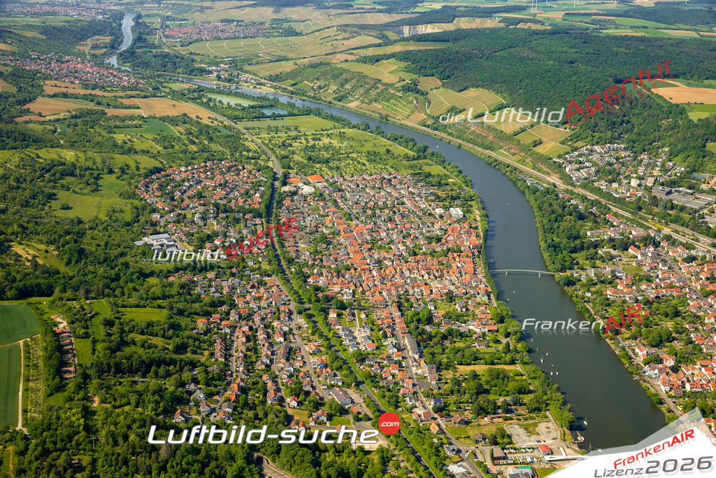 Das Luftbild zeigt  Margetshöchheim - Die Luftaufnahme wurde 2023 vom UL-Flugzeug aus erstellt ( keine Drohne ) - Hochauflösende Luftaufnahme - Für grossformatige Ausdrucke geeignet. Die Geschenkidee !Mit Lizenz und Bildrechte bestellbar