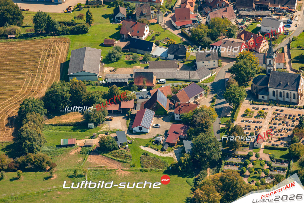 Luftaufnahme der Stadt Hallerndorf - Die Luftaufnahme wurde 2025 vom UL-Flugzeug heraus erstellt ( keine Drohne ) - Hochauflösende Luftaufnahme - für professionelle Ausdrucke geeignet. Die Geschenkidee !Mit Lizenz und Bildrechte bestellbar