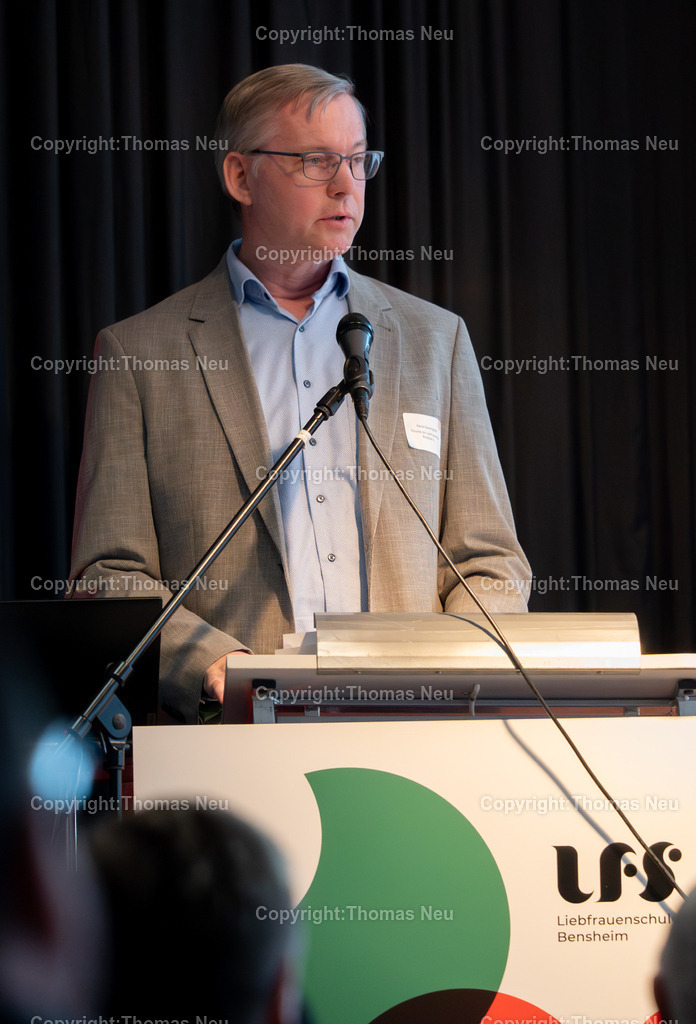 LFS_Strahelmann_Fotografie-Thomas-Neu-46 | bbe, Bensheim, Liebfrauenschule, Strahlemann Talent Company ,der Vorsitzende des Fördervereins der LFS Harald Boedidinghaus, der Föprderverein steuerte über 200 000 Euro zum Projekt bei, ,  Bild: Thomas Neu