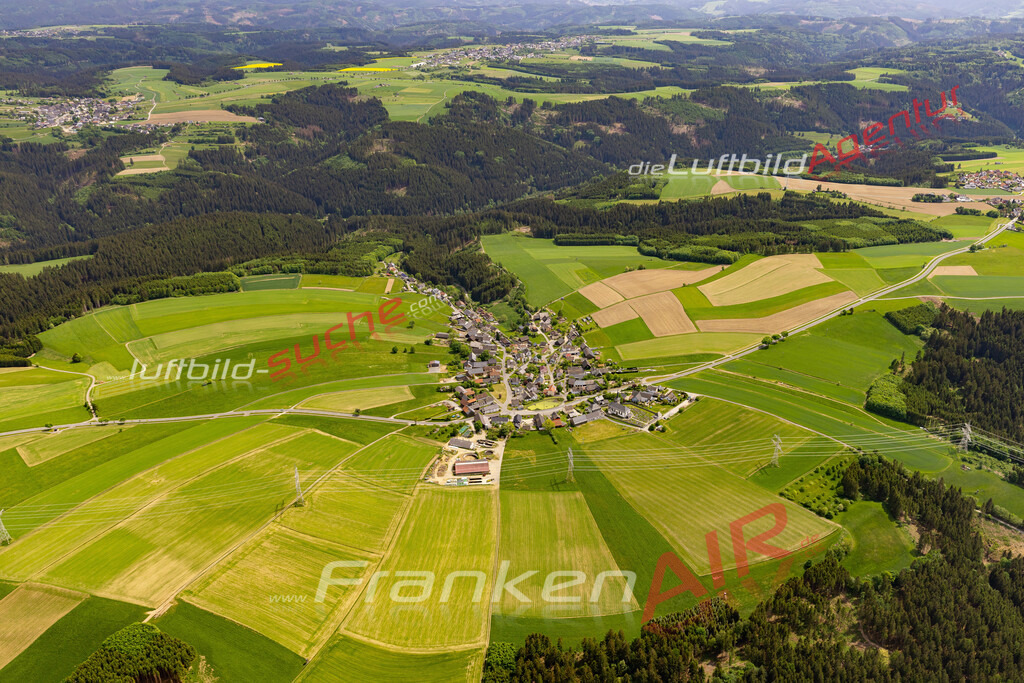 Aktuelles Luftbild von Lahm Wilhelmsthal - Die Luftaufnahme wurde 2022 mittels UL-Flugzeug erstellt ( keine Drohne ) - hochauflösende Kamera-Systeme von  Canon -Beste Qualität - Für grossformatige Ausdrucke geeignet. Die Geschenkidee !