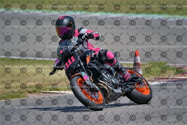 26BT02-1845 | markuskiefer.com - Realisiert mit Pictrs.com
