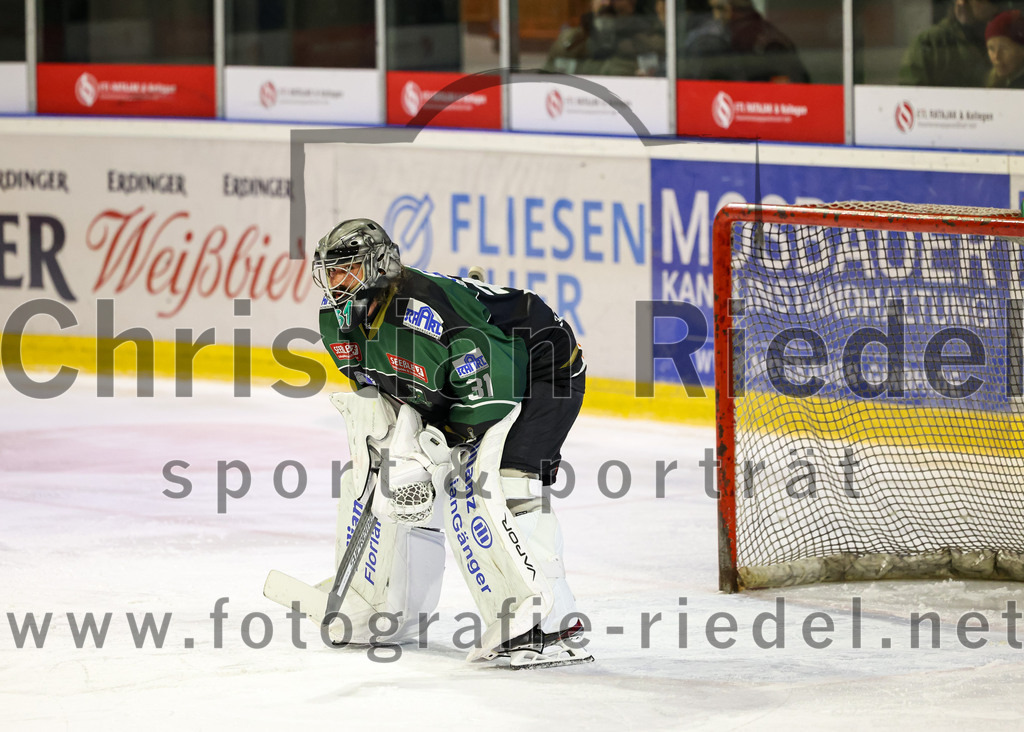 2022-11-04_112_Eishockey_TSV_Erding_gegen_TSV_Peissenberg | Erding, Deutschland, 04.11.2022:
Eishockey, Bayernliga 2022 / 2023, 10. Spieltag, TSV Erding gegen TSV Peißenberg, Endergebnis: 4:3

Torwart Christoph Schedlbauer (Erding Gladiators, #31)

Foto: Christian Riedel / fotografie-riedel.net