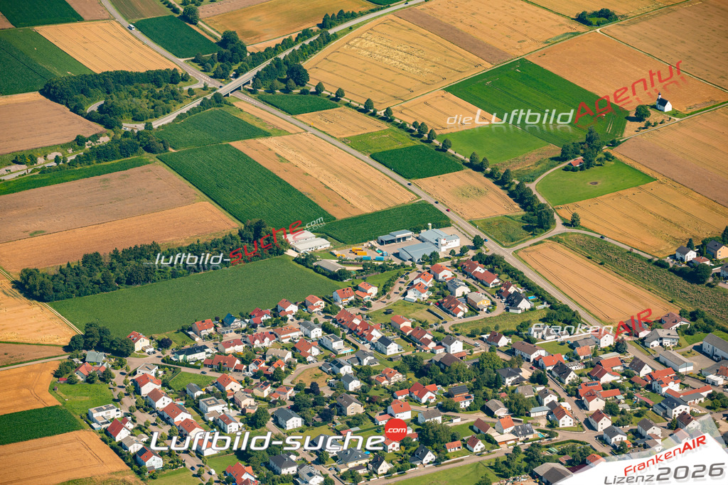 Das Luftbild zeigt :  Eitensheim - Die Luftaufnahme wurde 2024 vom UL-Flugzeug aus erstellt ( keine Drohne ) - Hochauflösende Luftaufnahme - Für grossformatige Ausdrucke geeignet. Die Geschenkidee !Mit Lizenz und Bildrechte bestellbar