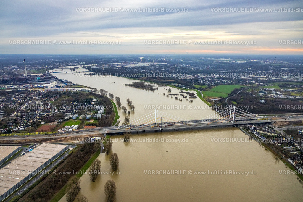 Duisburg231203437 | Luftbild vom Weihnachtshochwasser 2023 am Rhein, der Rhein tritt nach starken Regenfällen über die Ufer,  Kaßlerfeld, Duisburg, Ruhrgebiet, Niederrhein, Nordrhein-Westfalen, Deutschland