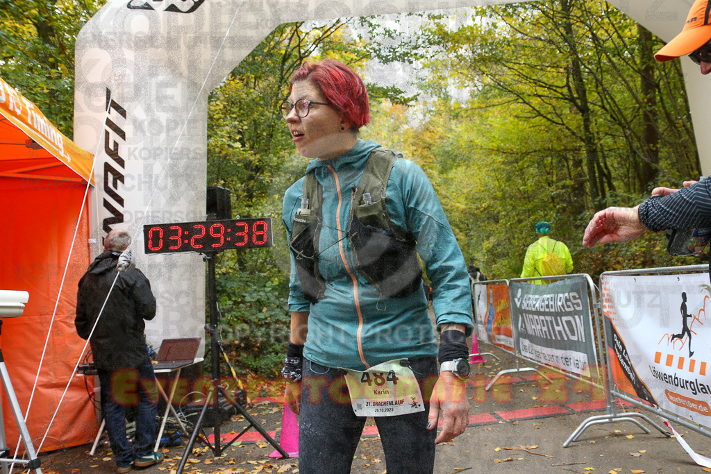 251026_1331_EX1_3604 | Sportfotografie im Rhein-Sieg Kreis, Köln, Bonn, NRW, Rheinland Pfalz, Hessen, etc. Unser Tätigkeitsfeld umfasst den Laufsport vom Volkslauf über den Marathon, Duathlon, Triathon bis zum Ultralauf wie Kölnpfad Ultra oder Schindertrail.