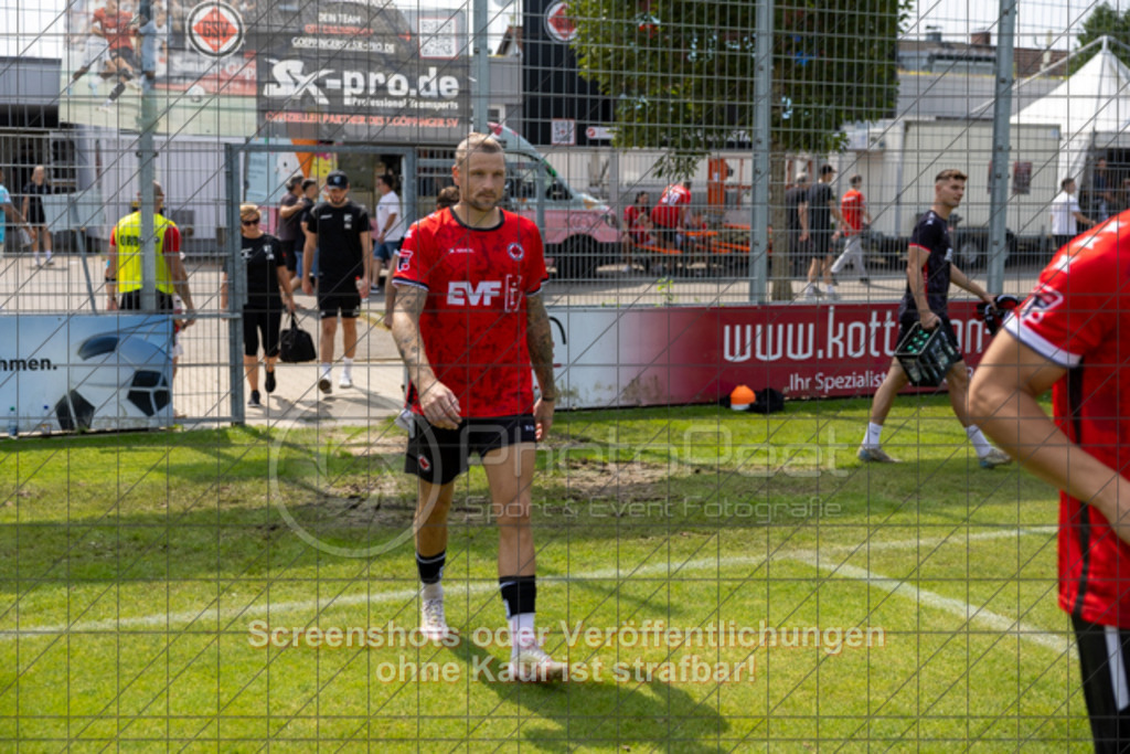 20250816_140013_0066 | #,1.Göppinger SV (rot) vs. FSV 08 Bietigheim-Bissingen (blau), Fußball, Oberliga BW, wfv, 03. Spieltag, Saison 2025/2026, Rasensportplatz Stadion SV Göppingen, Hohenstaufenstr. 116, 73033 Göppingen, 16.08.2025 - 14:00 Uhr,Foto: PhotoPeet-Sportfotografie/Peter Harich