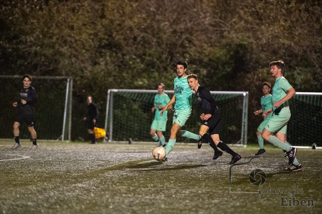 TuS Eversten-SVE Wiefelstede | Herren Kreisliga; TuS Eversten (grün)-SVE Wiefelstede (schwarz) am 03.11.2023; in Oldenburg (Sportanlage Maastricher Straße), Photo: Philip Eiben 2023 - Realisiert mit Pictrs.com