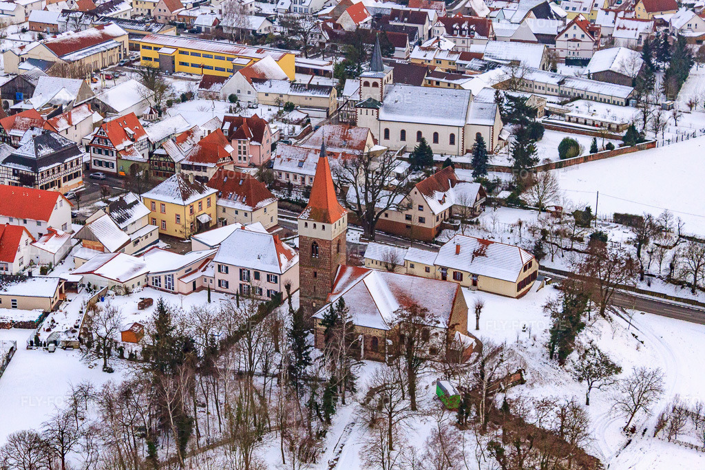 Luftbild: Protest. Kirche Im Winter bei Schnee in Minfeld im Bundesland Rheinland-Pfalz in Deutschland. Foto: IMG_23574.jpg vom 16.01.2010 durch Werner Riehm/FLY-FOTO.de