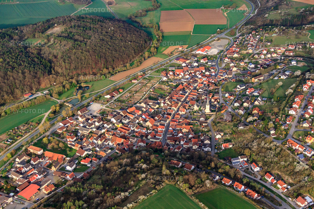Luftbild: Dorfansicht aus Osten an der fränkischen Saale in Hollstadt im Bundesland Bayern in Deutschland. Foto: IMG_63935.jpg vom 04.04.2014 durch Werner Riehm/FLY-FOTO.de